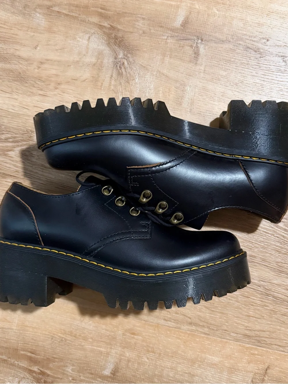 Dr. Martens Platform Black Leather Derby Lug Sole Leona Oxfords Shoes Size 9 New